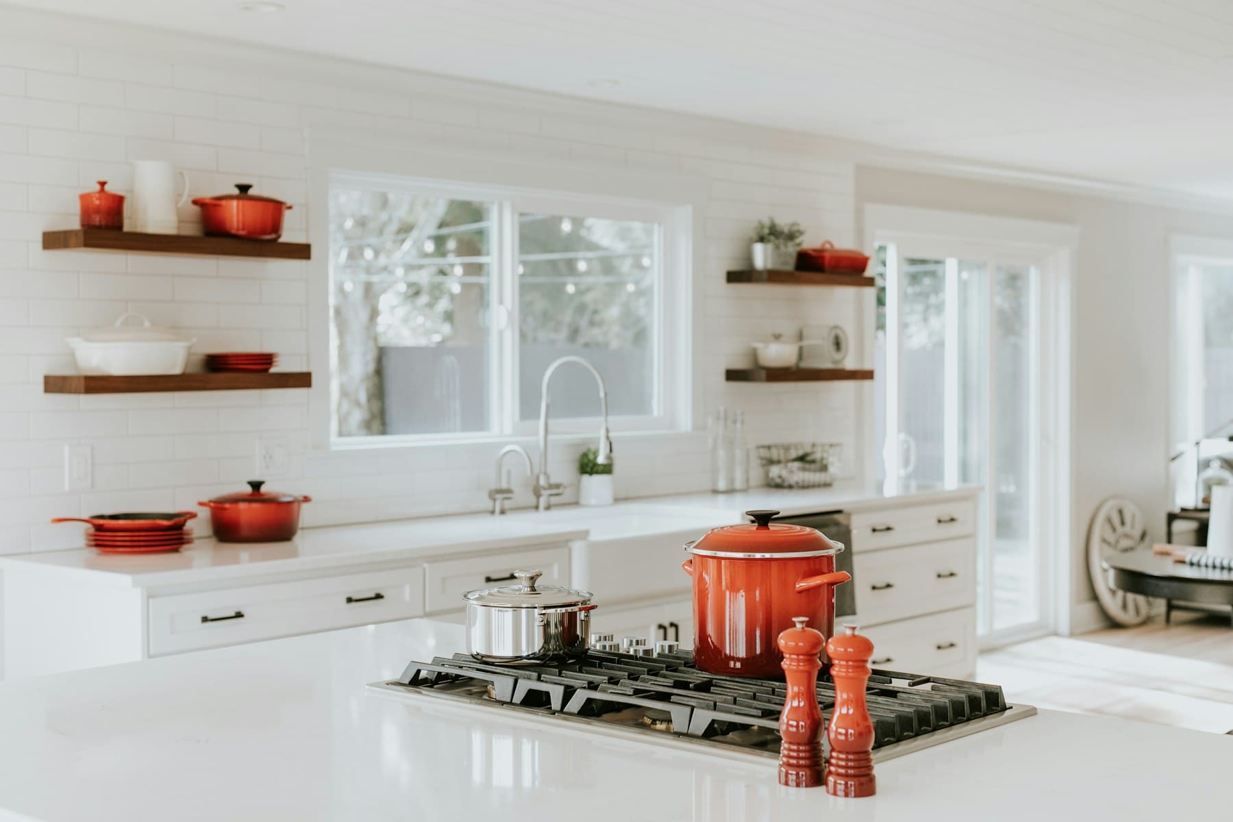 Full run of the Chandigarh kitchen with worktop and splashback